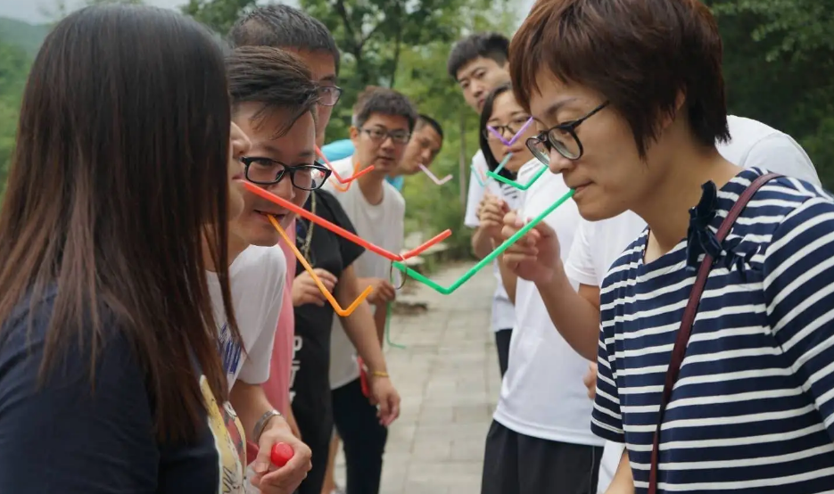 廣州團(tuán)建游戲-吸管無敵