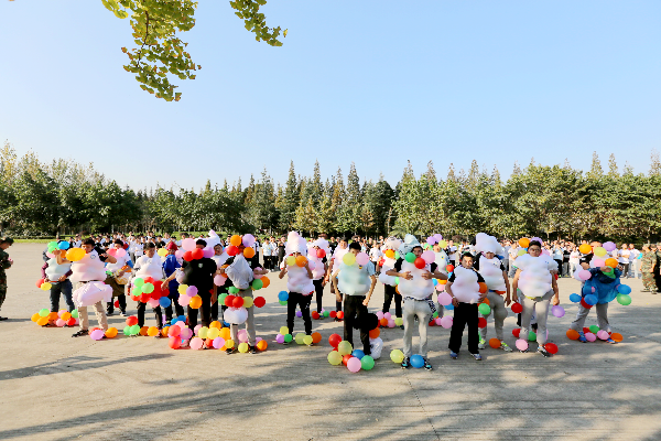 廣州拓展游戲-踢足球